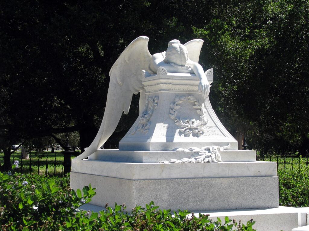 English: Angel of Grief, statuary for the memorial for Henry Lathrop, brother of Jane Lathrop Stanford, co-founder of Stanford University
Date	1 May 2010
Source	Own work
Author	Seattleretro